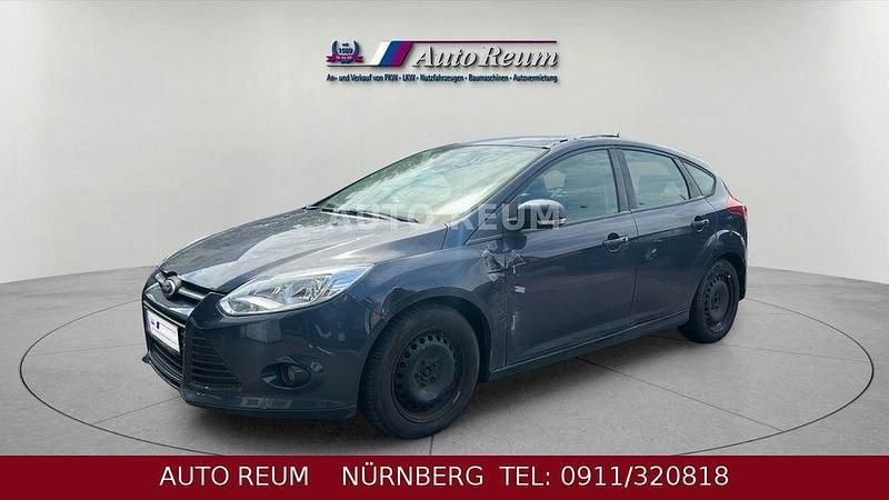 Gebraucht Ford Focus Trend 125 PS (91 kW) 2013 Grau Limousine