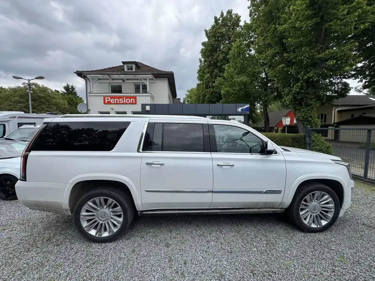 Gebraucht Cadillac Escalade 426 PS (313 kW) 2018 Abalone weiss SUV
