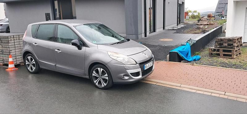 Gold Gebraucht 2011 Renault Scénic III Van / Kleinbus | 3.600 € - Bild 1/4