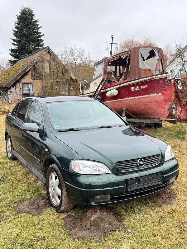 Gebraucht Opel Astra 101 PS (74 kW) 2000 Grün Limousine