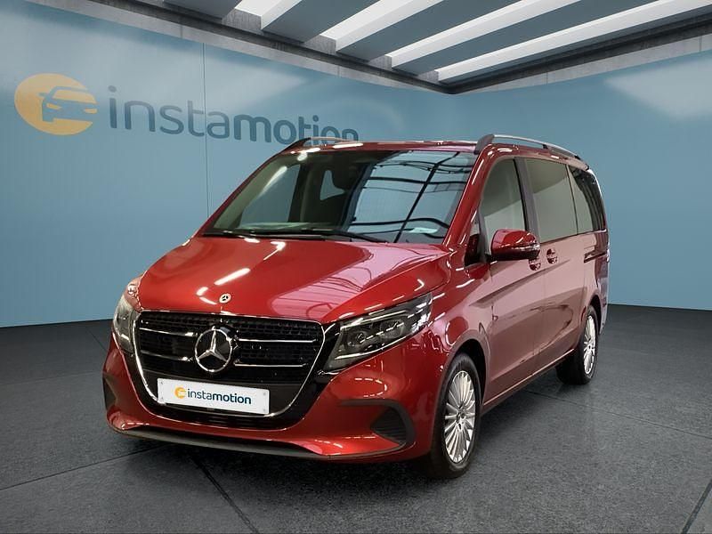 Rot Gebraucht 2024 Mercedes V220 Van / Kleinbus | 61.949 € - Bild 1/4