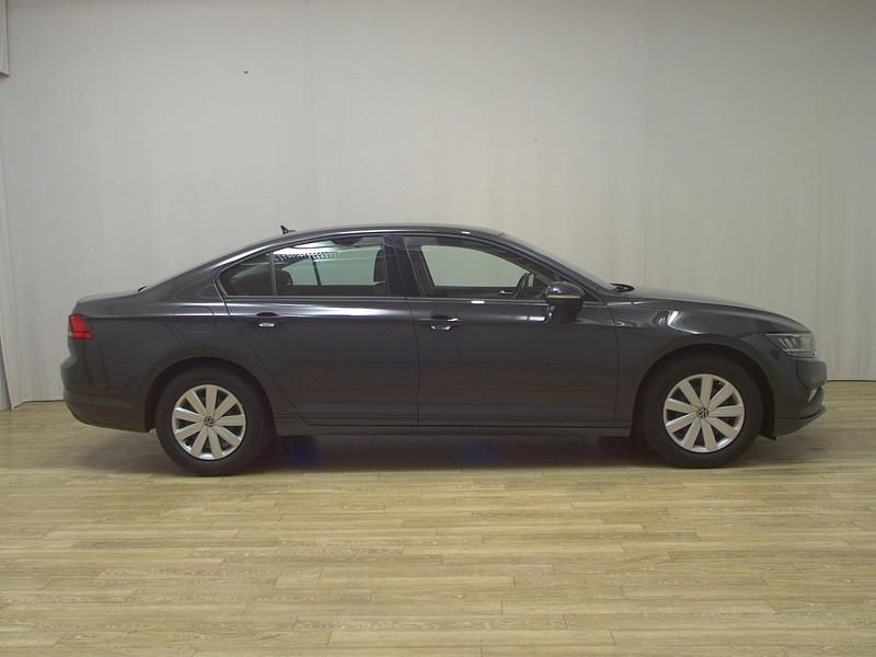 Grau Gebraucht 2021 VW Passat Limousine | 18.980 € (Superpreis) - Bild 1/4