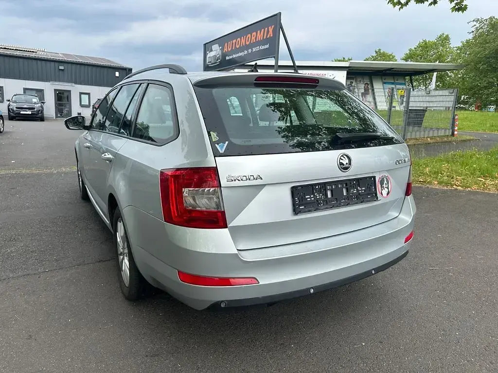 Gebraucht Skoda Octavia Ambition 110 PS (80 kW) 2016 Silber Kombi