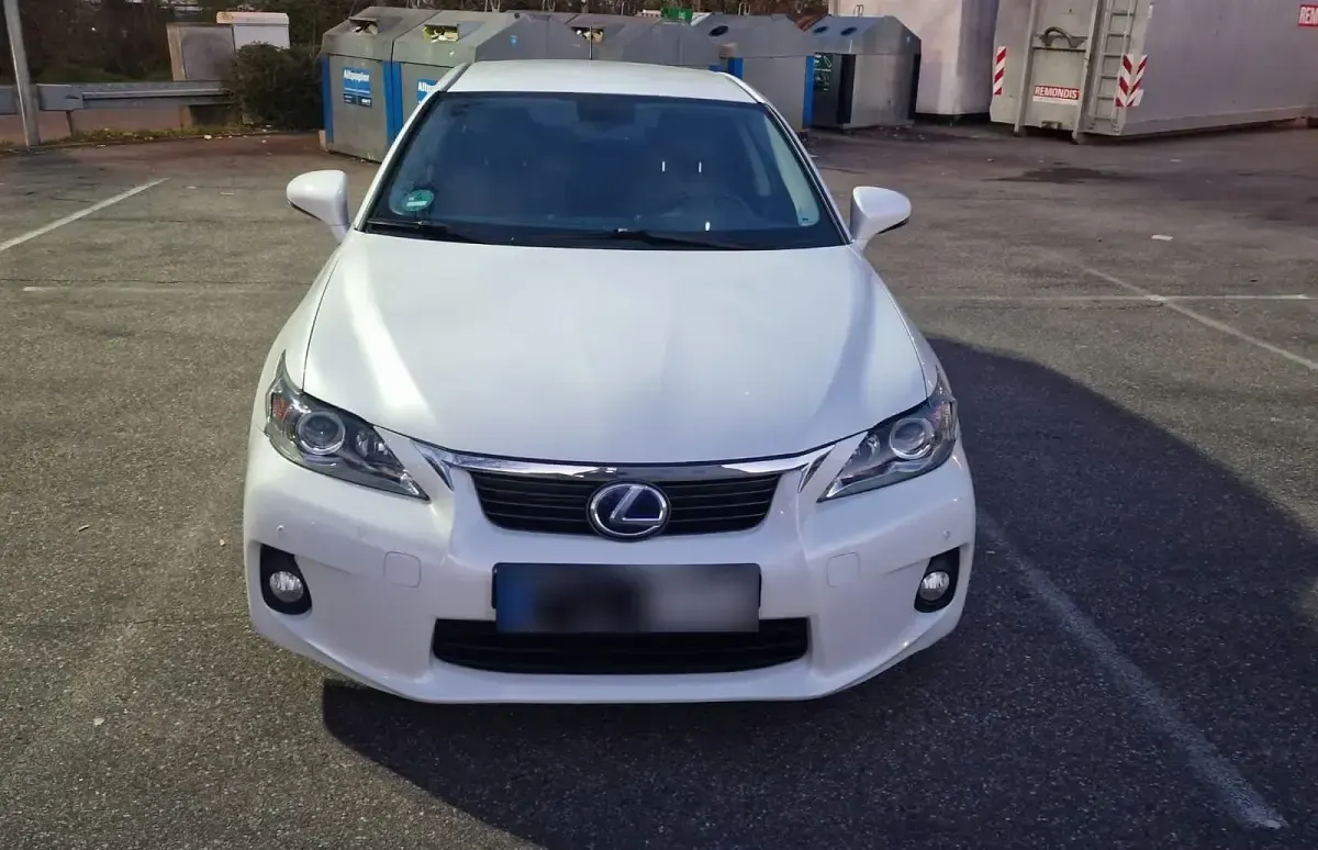 Gebraucht Lexus CT200h 96 PS (70 kW) 2011 Weiß Kombi