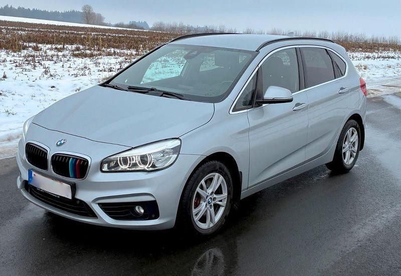Silber Gebraucht 2015 BMW 220 Active Tourer Sport Line Van / Kleinbus | 10.999 € (Fairer Preis) - Bild 1/4