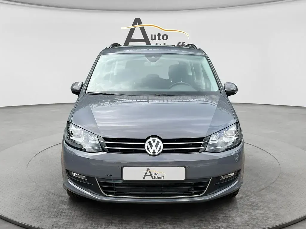 Gebraucht VW Sharan 150 PS (110 kW) 2022 Grau Van / Kleinbus