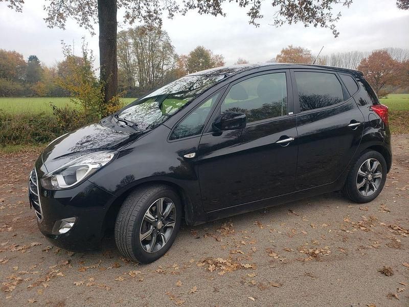 Schwarz Gebraucht 2017 Hyundai ix20 YES! Kleinwagen | 6.800 € (Superpreis) - Bild 1/4