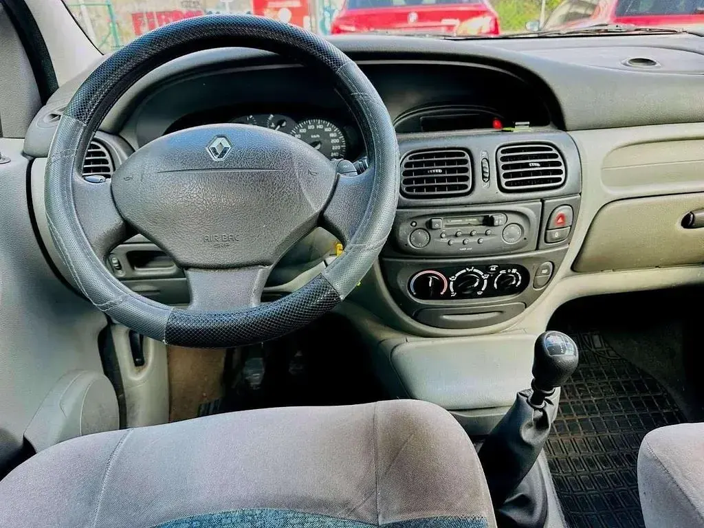 Używany Renault Scénic Authentique 107 KM (78 kW) 2002 Srebrny Minivan