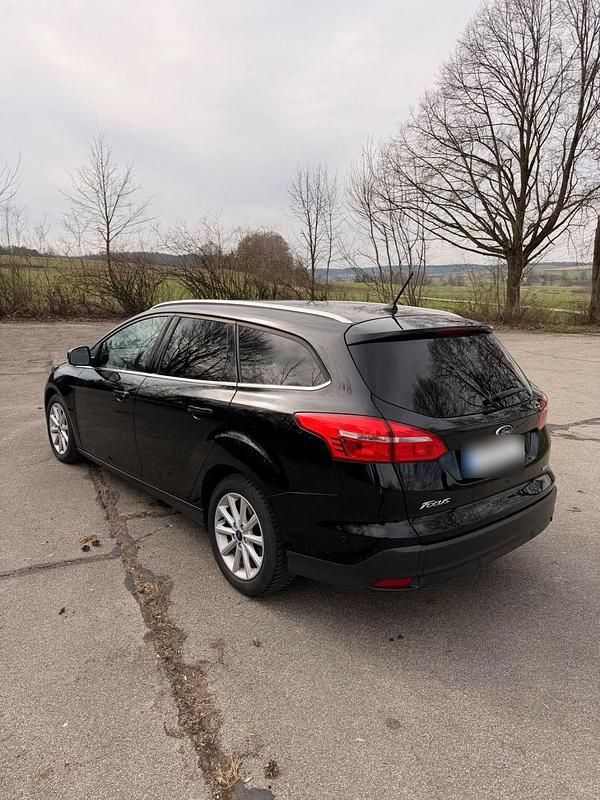 Gebraucht Ford Focus Titanium 125 PS (91 kW) 2017 Schwarz Kombi