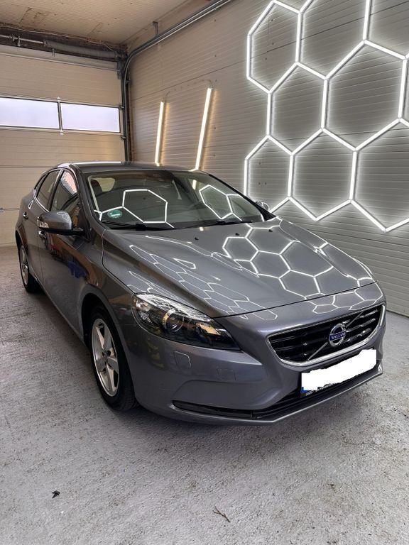 Grau Gebraucht 2016 Volvo V40 Kombi | 11.599 € (Guter Preis) - Bild 1/4