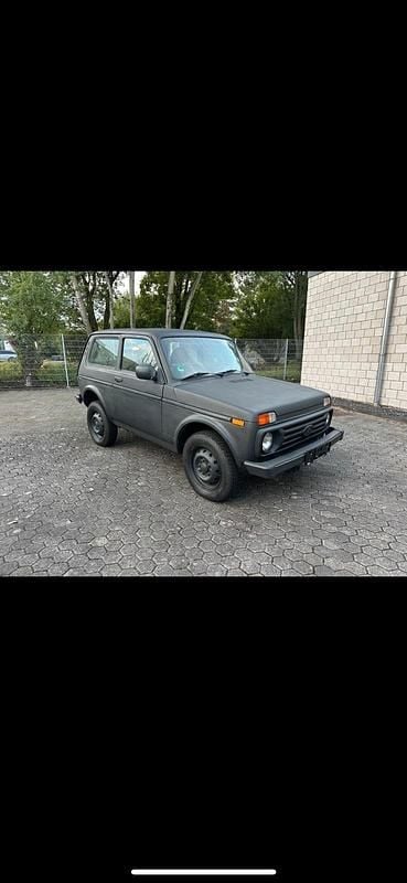Schwarz Gebraucht 2011 Lada niva SUV | 6.499 € (Guter Preis) - Bild 1/4