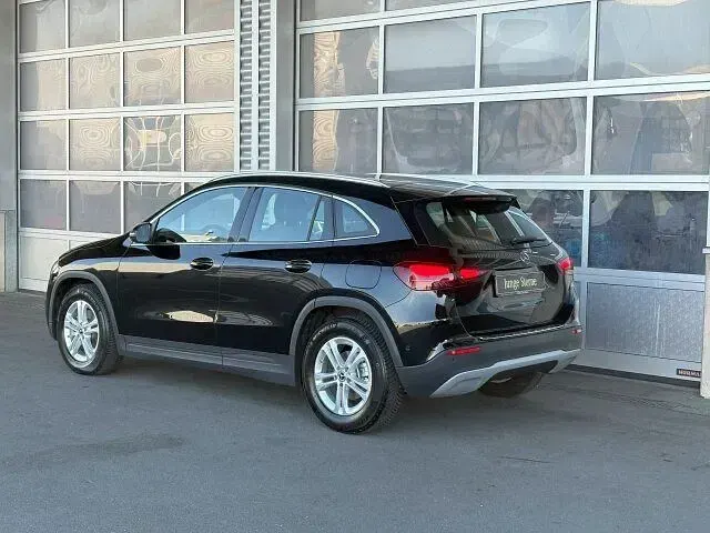Gebraucht Mercedes GLA200 Advanced 163 PS (119 kW) 2024 Schwarz SUV