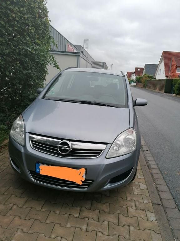 Grau Gebraucht 2009 Opel Zafira Innovation Van / Kleinbus | 2.400 € (Guter Preis) - Bild 1/4