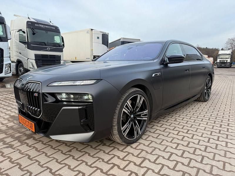 Gebraucht BMW M760e 381 PS (280 kW) 2024 Grau Limousine