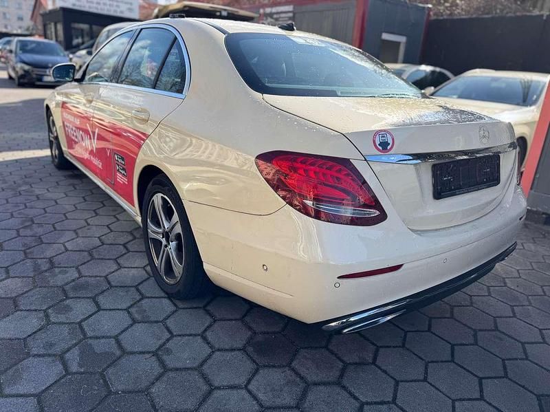 Gebraucht Mercedes E200 Avantgarde 150 PS (110 kW) 2017 Beige Limousine