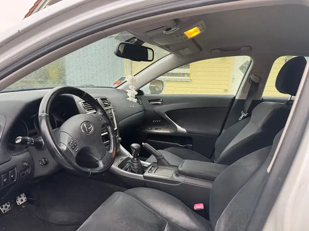 Second-hand Lexus IS220 177 CP (130 kW) 2007 Alb Berlinǎ
