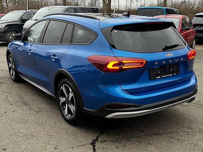 Gebraucht Ford Focus Active X 155 PS (114 kW) 2024 Blau Limousine
