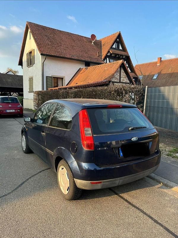 Gebraucht Ford Fiesta 69 PS (50 kW) 2004 Blau Kleinwagen