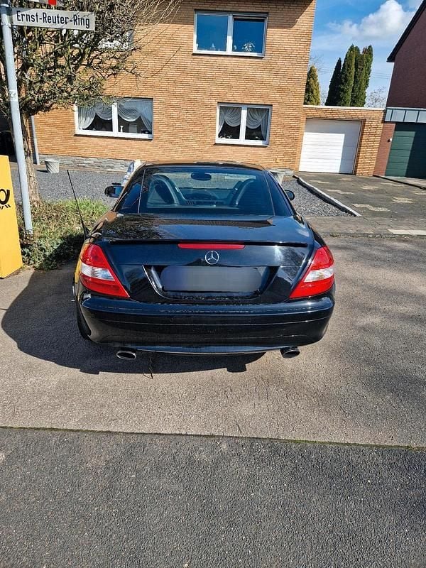 Second-hand Mercedes SLK200 163 CP (119 kW) 2007 Negru Cabrio