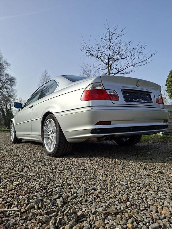 Gebraucht BMW 325 192 PS (141 kW) 2001 Silber Coupé