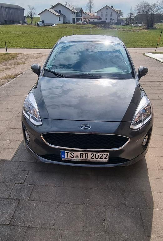 Gebraucht Ford Fiesta Cool & Connect 86 PS (63 kW) 2018 Grau Kleinwagen
