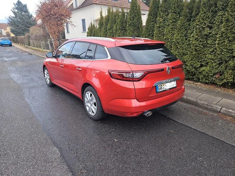 Gebraucht Renault Mégane GrandTour Intens 132 PS (97 kW) 2017 Rot Kombi