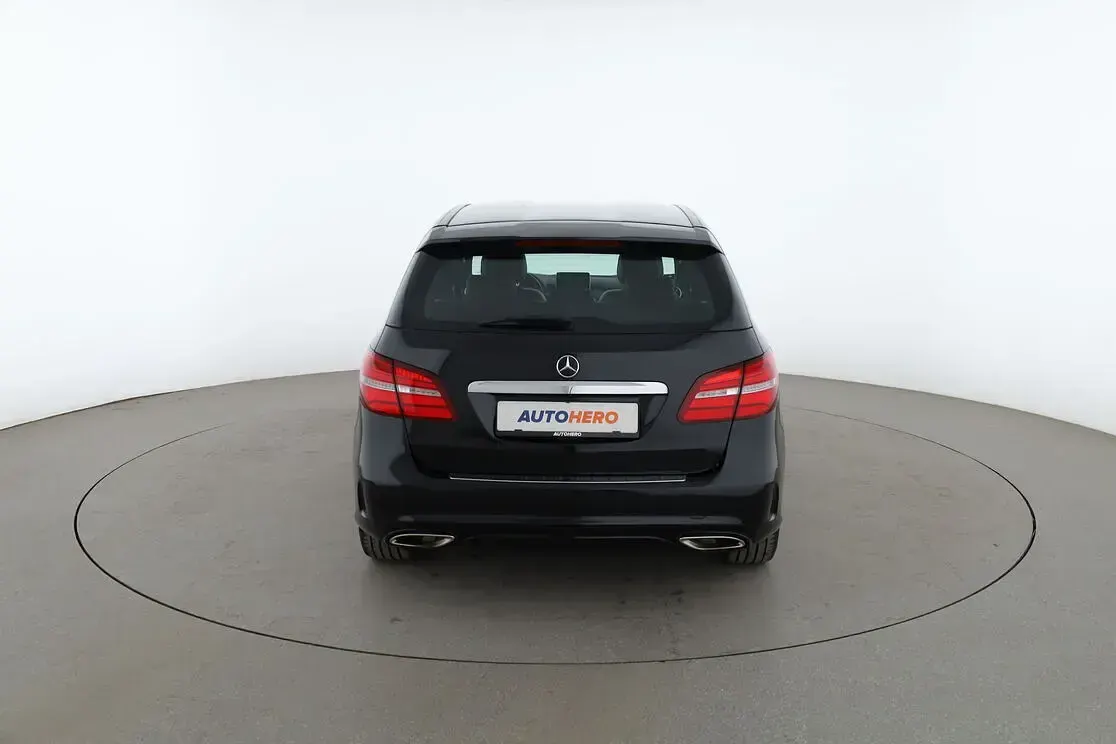 Gebraucht Mercedes B180 AMG line 122 PS (89 kW) 2015 Schwarz Van / Kleinbus