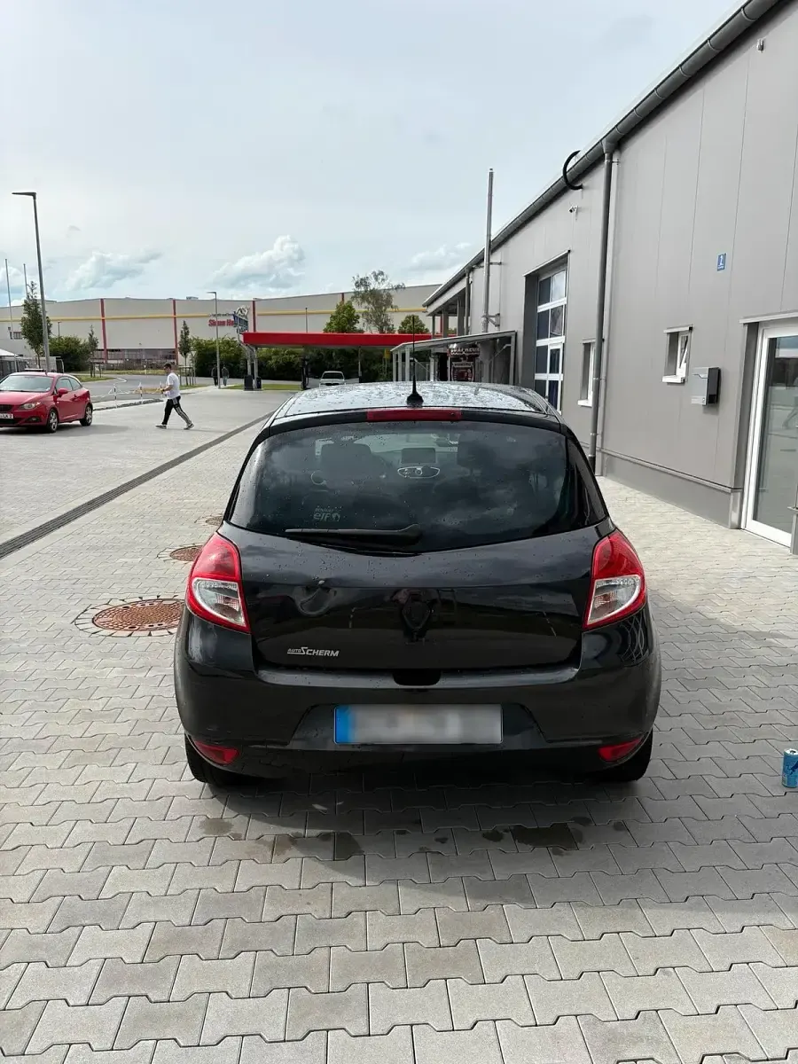 Gebraucht Renault Clio III Dynamique 101 PS (74 kW) 2010 Schwarz