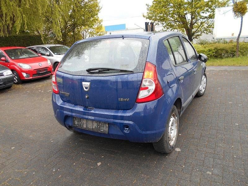 Second-hand Dacia Sandero 75 CP (55 kW) 2009 Albastru Berlinǎ