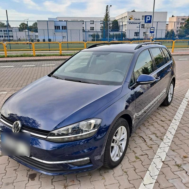 Blau Gebraucht 2017 VW Golf VII Kombi | 9.800 € (Etwas zu teuer) - Bild 1/4