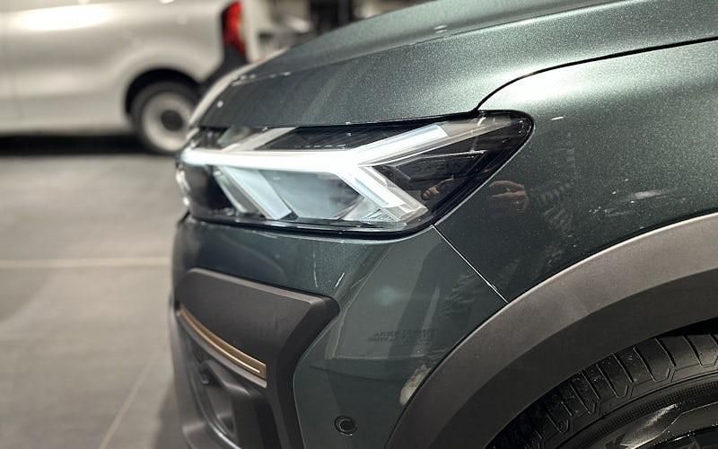 Neu Dacia Jogger Extreme 110 PS (80 kW) 2025 Grün Van / Kleinbus