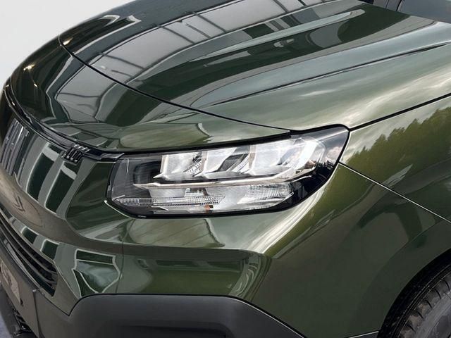 Neu Fiat Doblò 131 PS (96 kW) 2025 550 toscana grün 550 toscana grün Van / Kleinbus