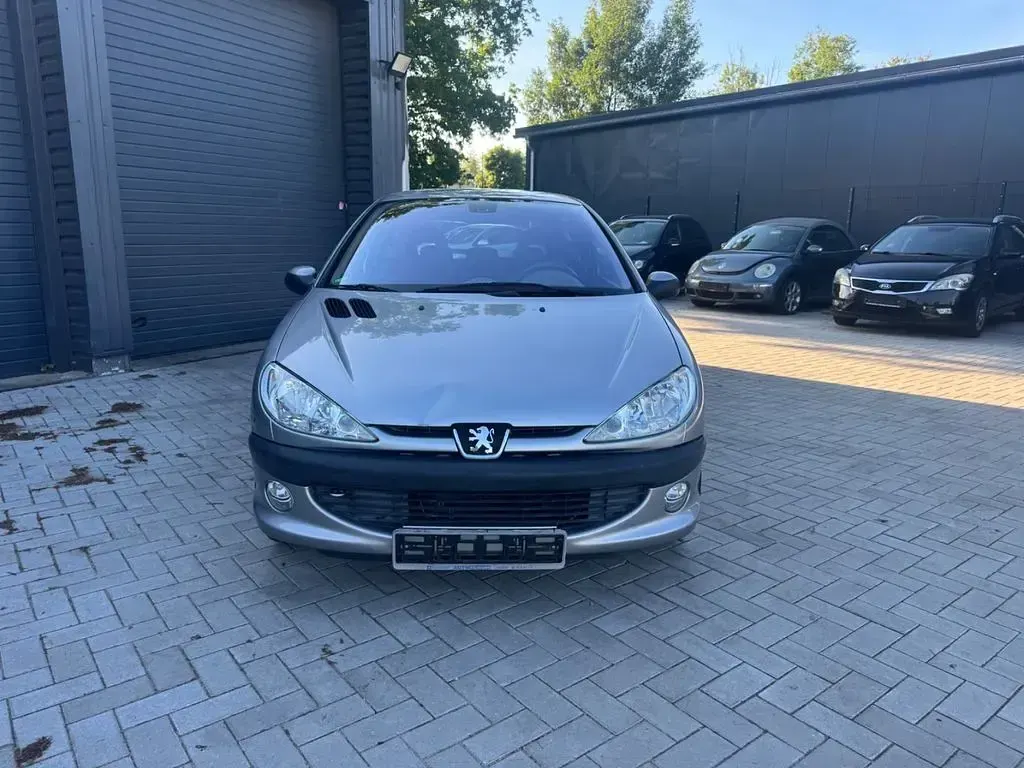 Gebraucht Peugeot 206 Tendance 75 PS (55 kW) 2002 Grau Kleinwagen