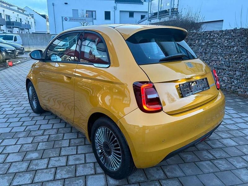 Neu Fiat 500 65 PS (47 kW) 2026 Gelb Limousine