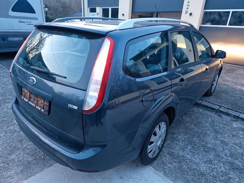 Gebraucht Ford Focus Style 109 PS (80 kW) 2010 Grau Kombi