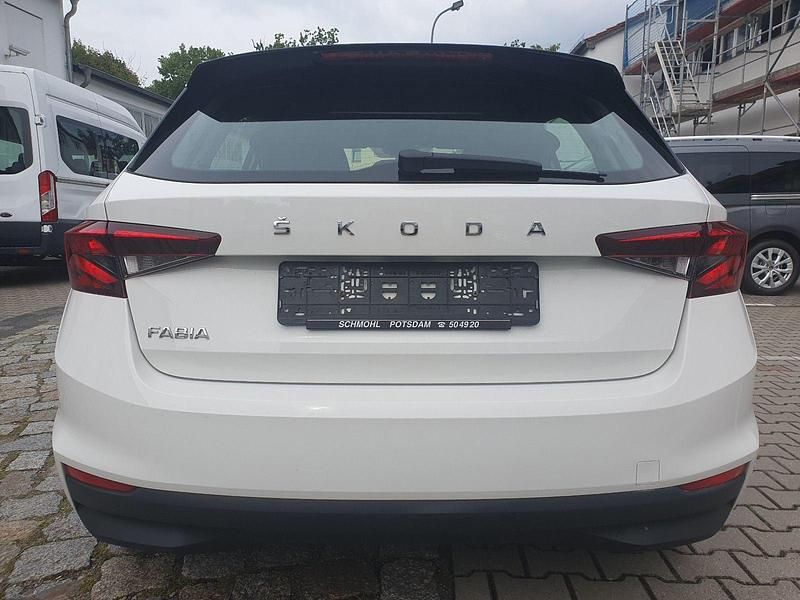 Gebraucht Skoda Fabia Active 65 PS (47 kW) 2022 Weiß Kleinwagen
