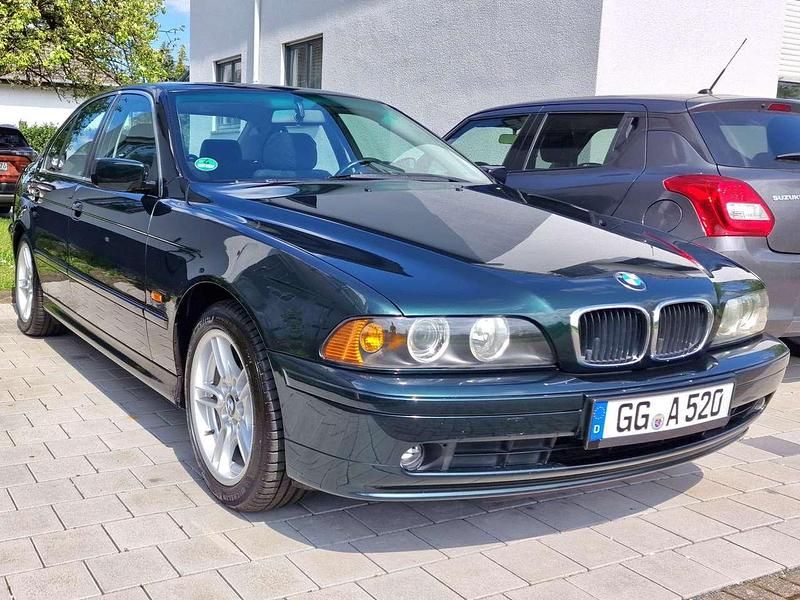 Grün Gebraucht 2002 BMW 520 Limousine | 6.500 € - Bild 1/4