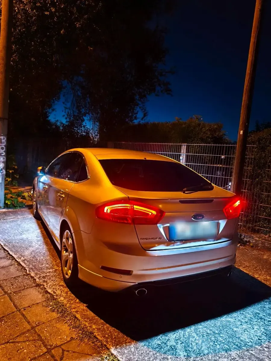 Gebraucht Ford Mondeo 200 PS (147 kW) 2011 Grau Limousine