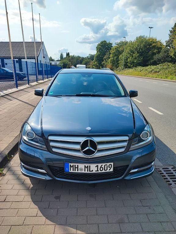 Grau Gebraucht 2013 Mercedes C350 Avantgarde Limousine | 14.500 € (Fairer Preis) - Bild 1/4