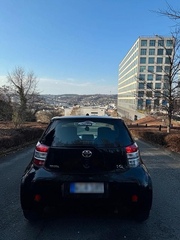 Gebraucht Toyota iQ 98 PS (72 kW) 2011 Schwarz Kleinwagen