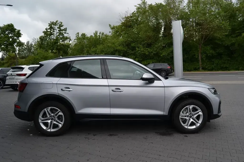 Używany Audi Q5 204 KM (150 kW) 2023 Srebrny SUV