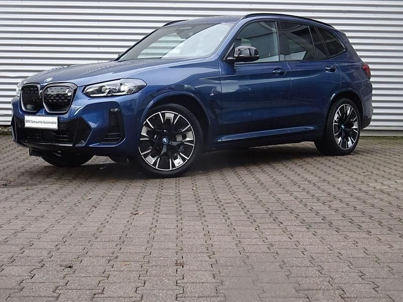 Gebraucht BMW iX3 Impressive 210 kW (286 PS) 2024 Phytonicblau met. SUV