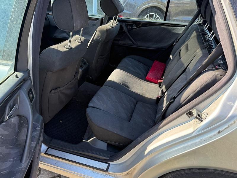 Gebraucht Mercedes E240 Avantgarde 170 PS (125 kW) 2001 Grau Kombi
