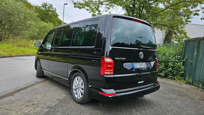 Gebraucht VW Multivan Highline 204 PS (150 kW) 2018 Schwarz Van / Kleinbus