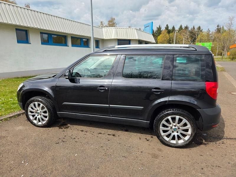 Usado Skoda Yeti Ambition 140 HP (102 kW) 2012 Preto SUV