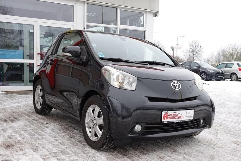 Gebraucht Toyota iQ 98 PS (72 kW) 2013 Schwarz Kleinwagen