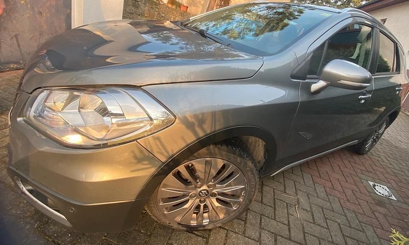 Gebraucht Suzuki SX4 120 PS (88 kW) 2015 Grau SUV