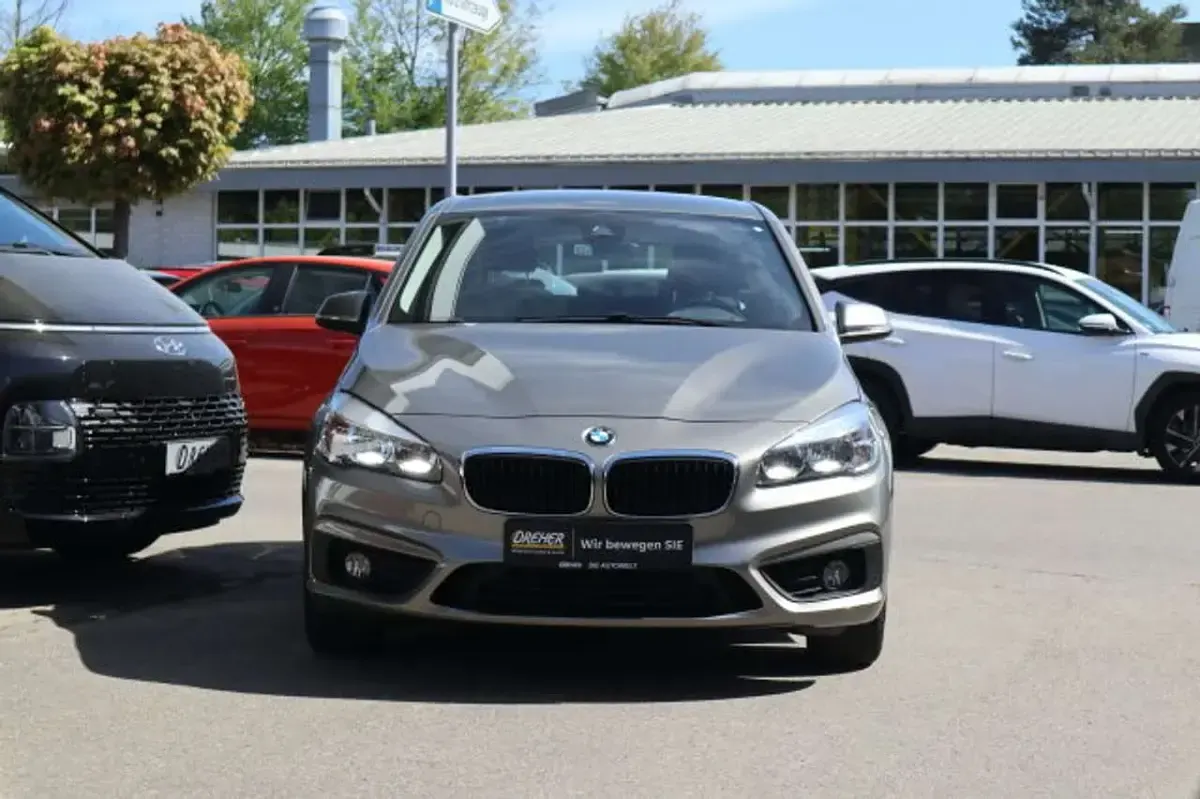 Gebraucht BMW 218 Advantage 150 PS (110 kW) 2016 Platinsilber metallic Van / Kleinbus