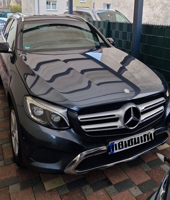 Grau Gebraucht 2015 Mercedes GLC250 Exclusive SUV | 22.999 € (Fairer Preis) - Bild 1/4