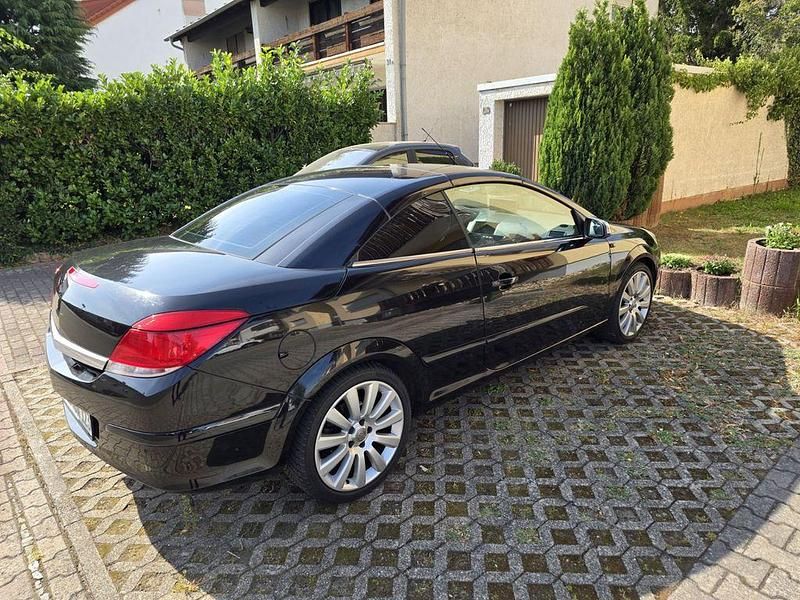 Gebraucht Opel Astra Cabriolet 140 PS (102 kW) 2008 Schwarz Cabrio